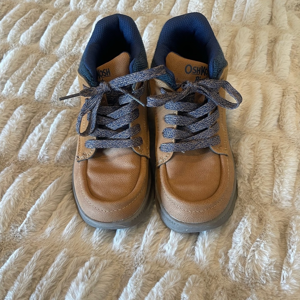 Boys Osh Kosh size 1 boots- new without tag